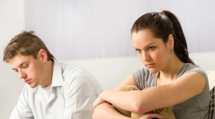 Silence Is Healthy In Relationships — Except For These 4 Times