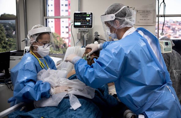 ⚠️ 35-Year-Old Man’s Sore Throat Turned into Cancer — Doctor Urges: Remove These 2 Items From Your Fridge Now 🚨🫙