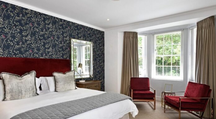 Why do hotels always have a cloth across the bed: Many people don’t know what its purpose is used for