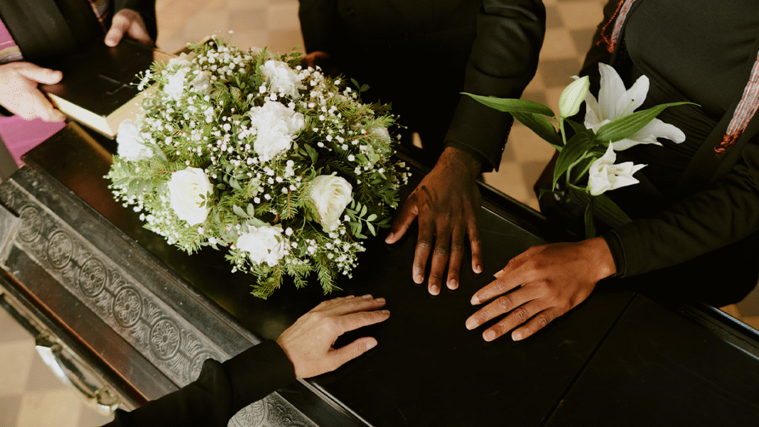 Consequences of kissing a deceased person: what you should know | Read