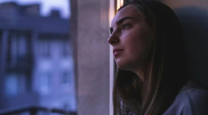 How to know a woman is missing you badly: