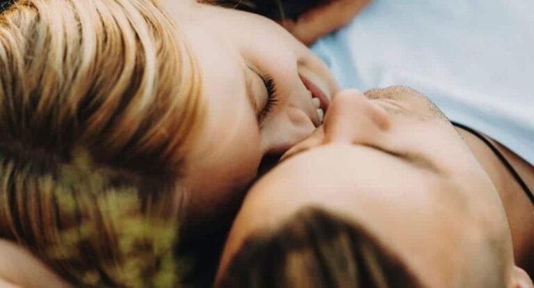 8 Signs He’s Going To Be Good In The Bedroom