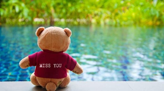 7 Obvious Signs A Woman Is Missing You Deeply