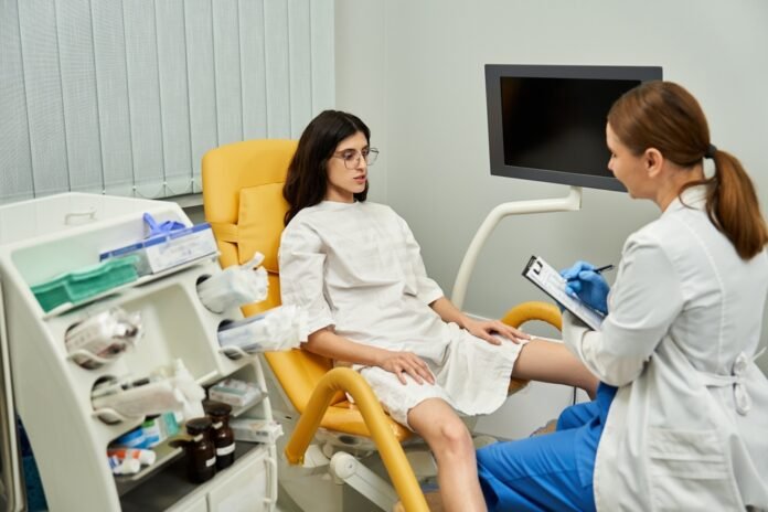 A,Gynecologist,Meets,A,Female,Patient,For,An,Important,Health