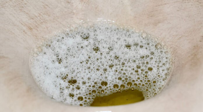 What you should know when your urine is foamy.