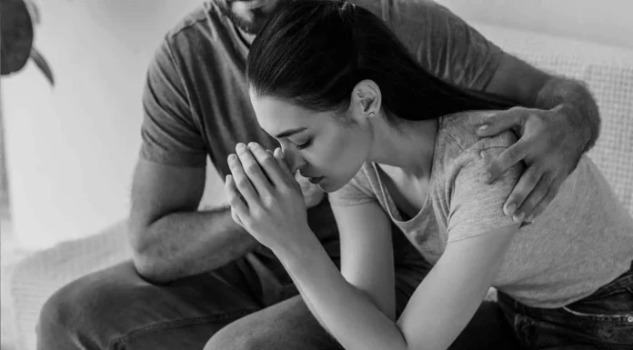 Experts Explain How To Comfort Your Partner When They’re Stressed