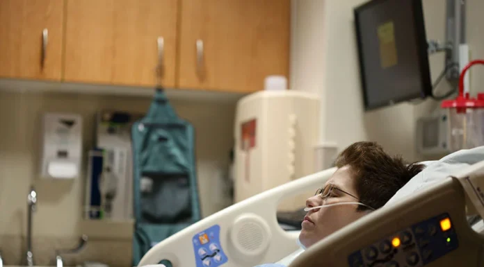 Hospice nurse shares three things you see in the last 24 hours before someone dies