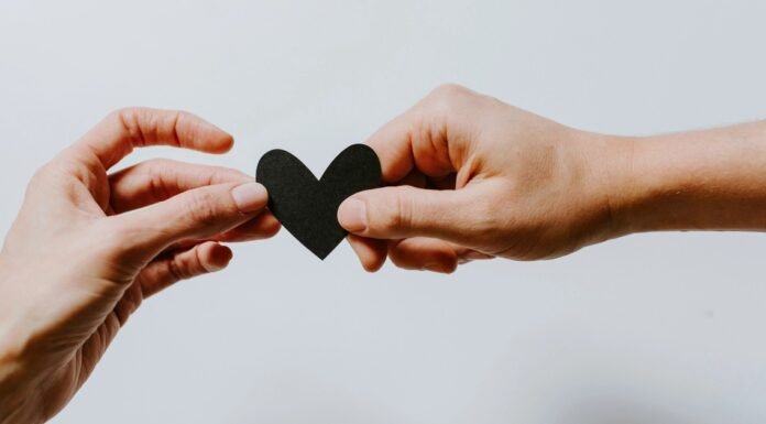 7 Manipulation Tactics Toxic People Use to Silence You