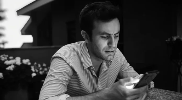 10 Signs You’re Not The Only Guy In Her Life