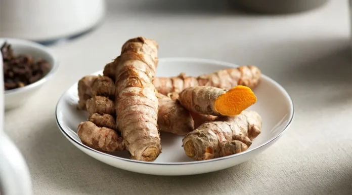 7 Foods That Naturally Thin the Blood and Protect Your Heart