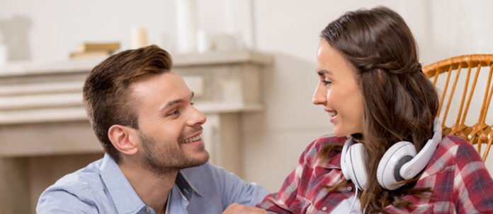 eye-opening-signs-he-pretends-to-love-you
