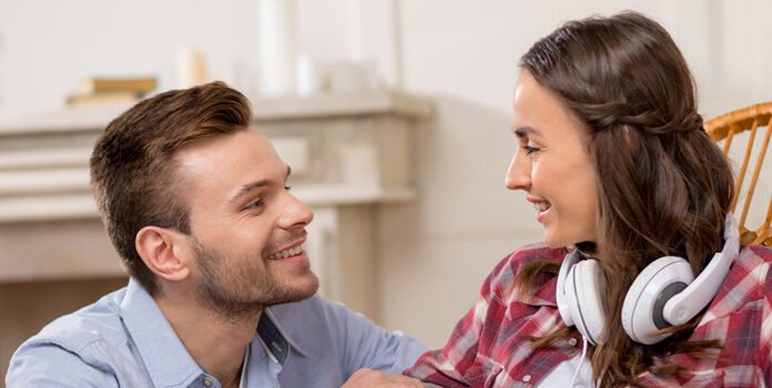 15 Obvious Signs A Man Is Faking His Love For You