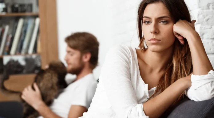 7 Painful Signs He Is No Longer Interested in You